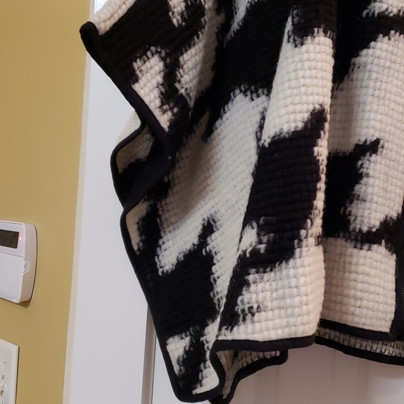 💞French Connection💞 Cape - Picture 4 of 4